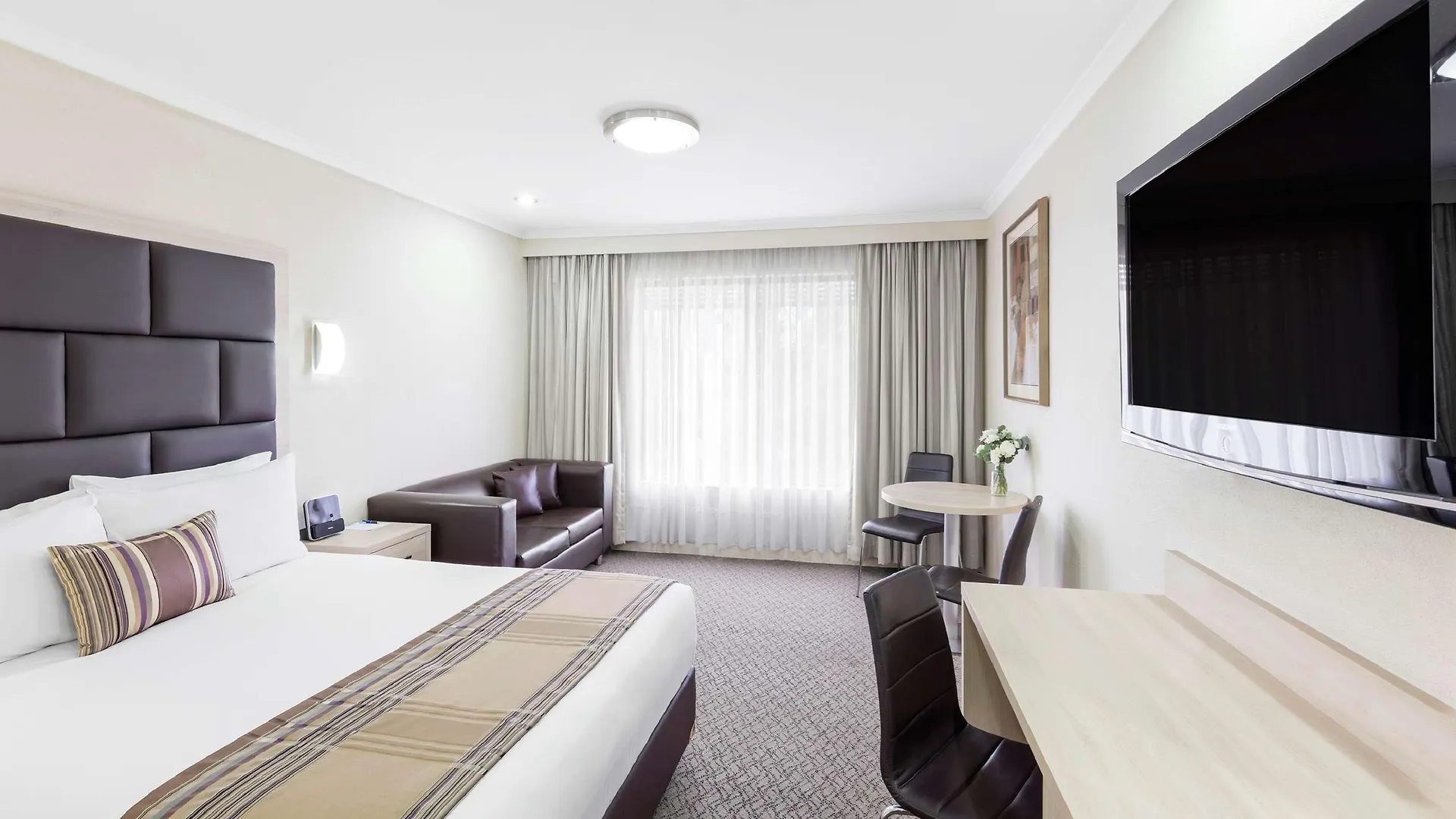 Garden City Hotel, Best Western Signature Collection Canberra 4*,