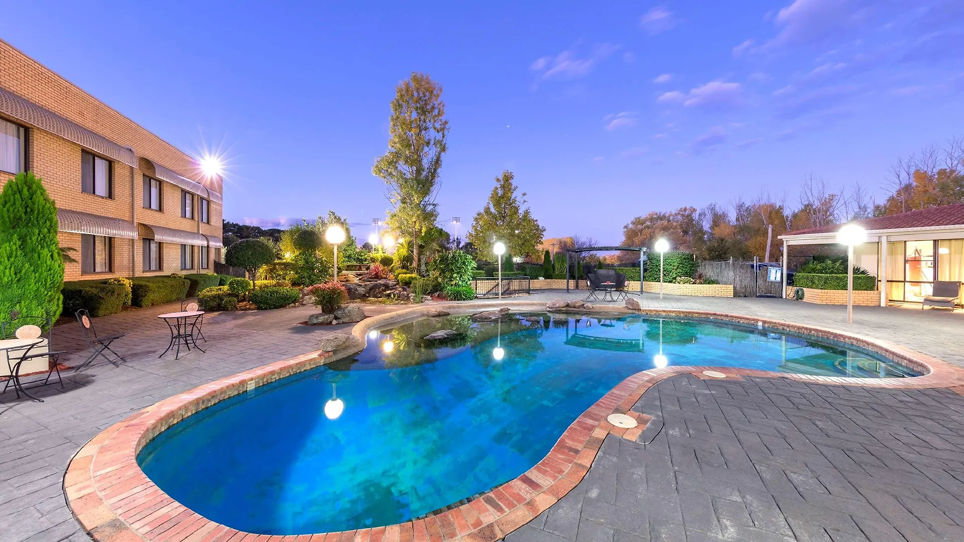 Garden City Hotel, Best Western Signature Collection Canberra Hotel